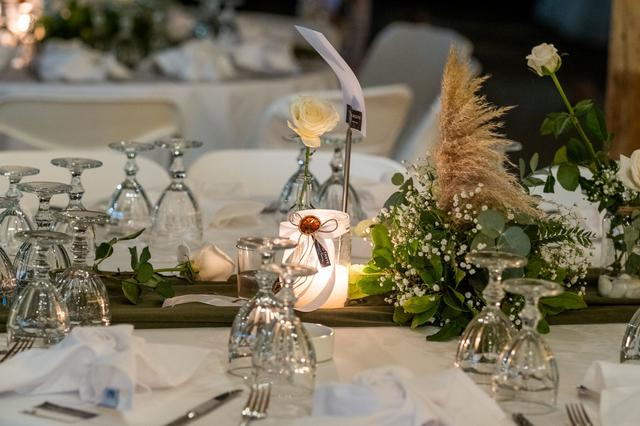 Διακόσμηση σε εταιρική εκδήλωση με θέμα και ειδικό φωτισμό