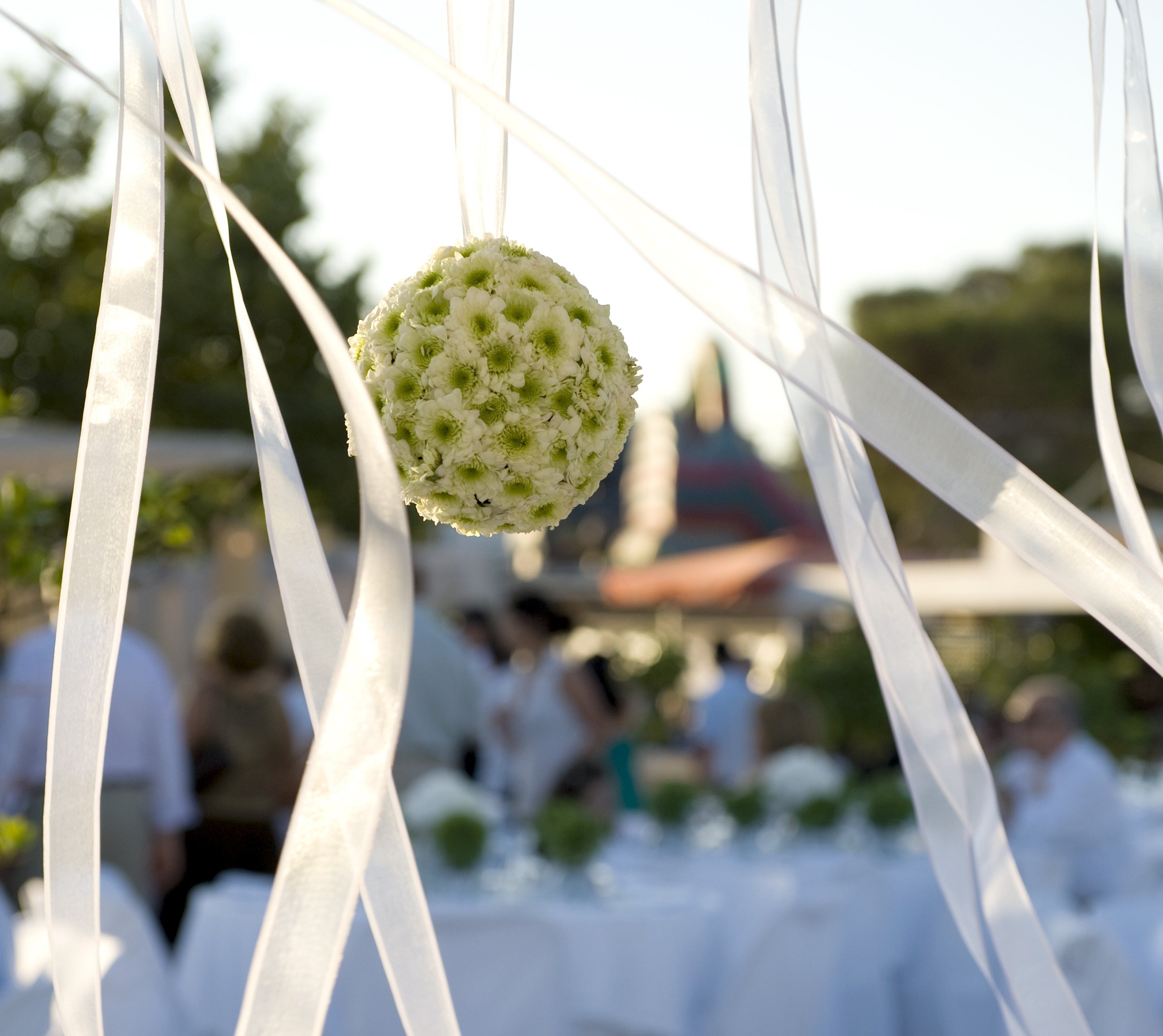 Διακόσμηση εταιρικού event catering με στολισμό και φωτισμό