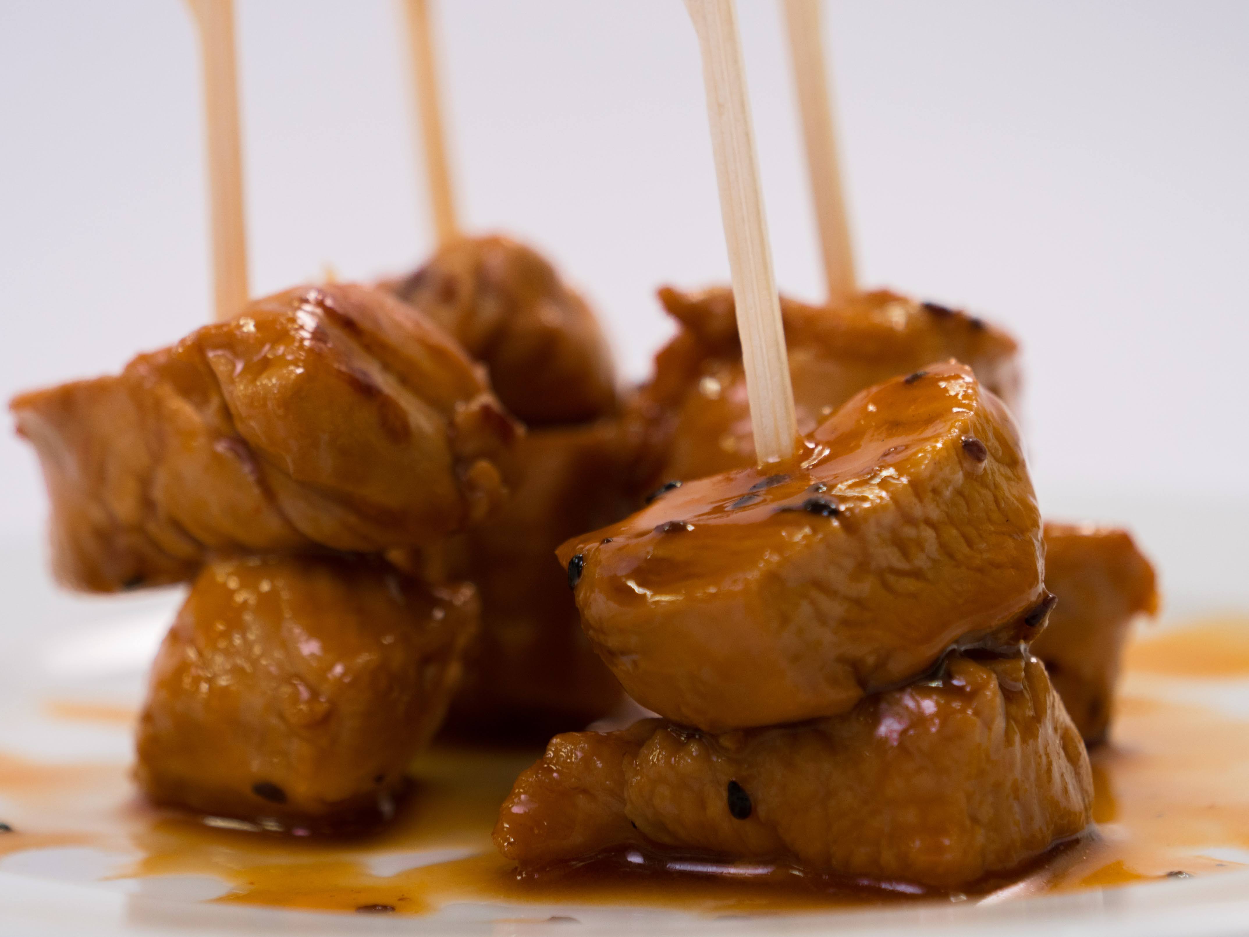 ΚΟΤΟΠΟΥΛΟ ΦΙΛΕΤΟ ΜΕ ΜΕΛΙ ΚΑΙ ΣΟΥΣΑΜΙ ΣΕ MINI  STICKS BAMBOO