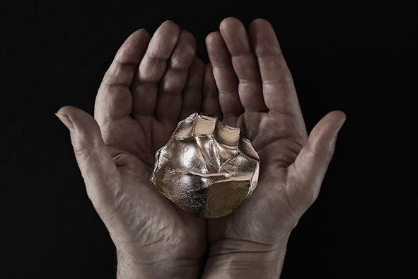 Bronze, finitions et mémoire de la main