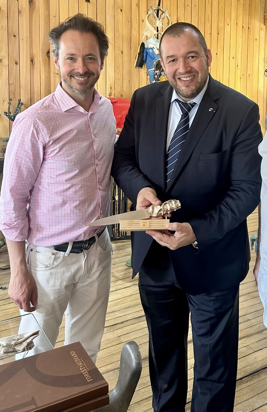Guillaume Gomez receiving his bespoke chef’s knife from Sébastien Forest, co-founder of Forest Audiard.