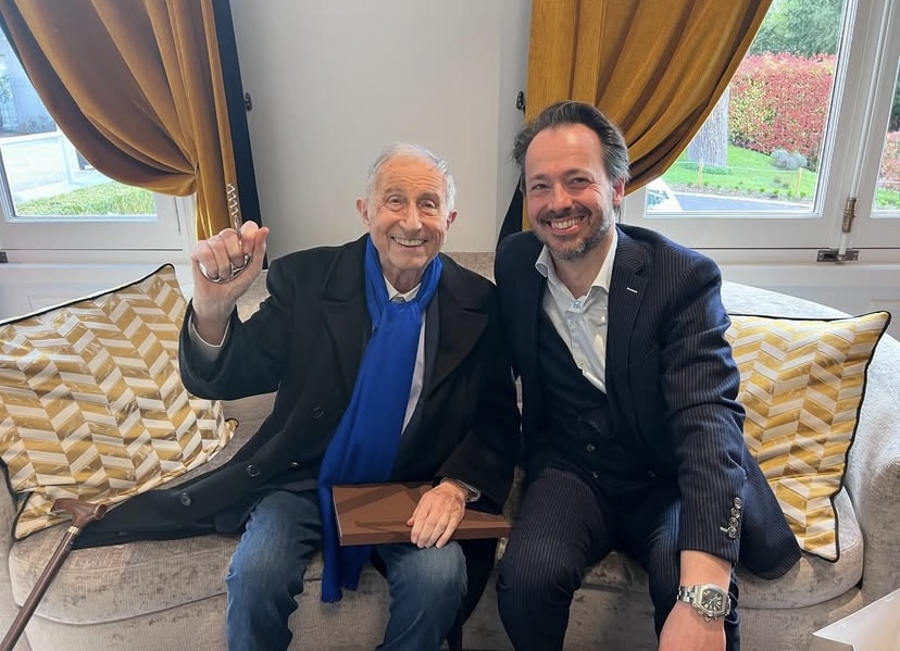 Michel Guérard photographed as he receives his Forest Audiard bespoke Corkscrew from Sébastien Forest, co-founder of the Maison.