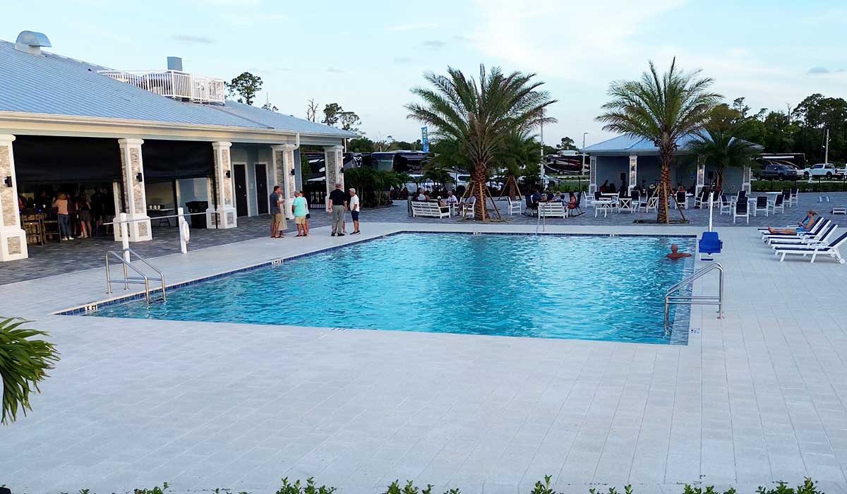 Host Your Motorhome Rally at Bermuda Lakes RV Resort | Fort Myers, FL