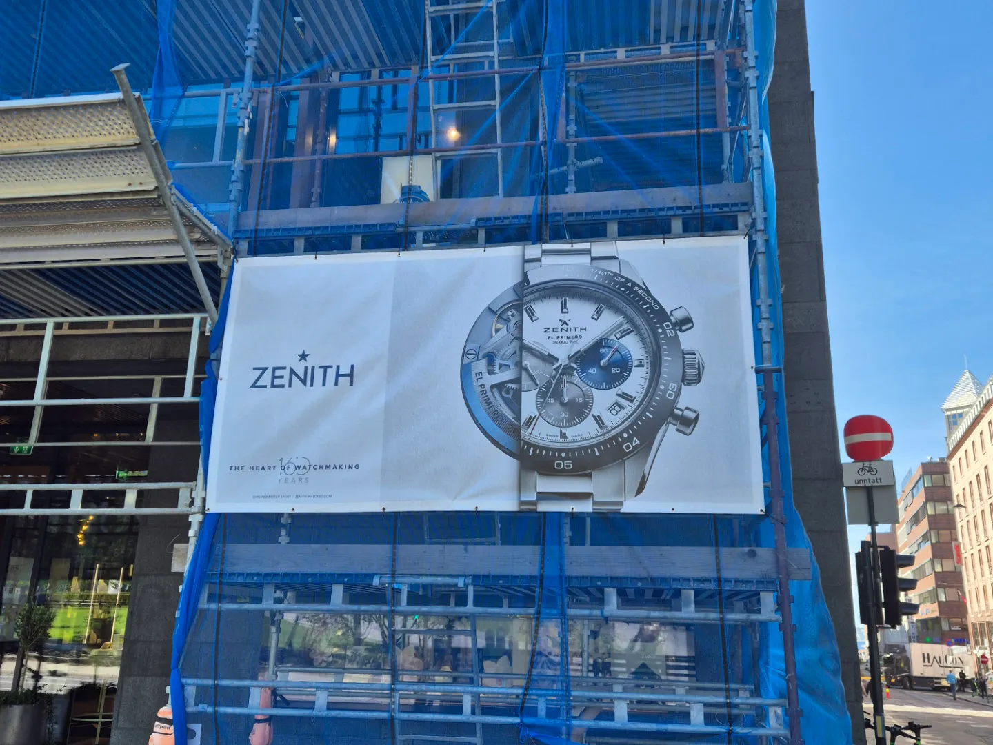 Fasadebanner Zenith klokke