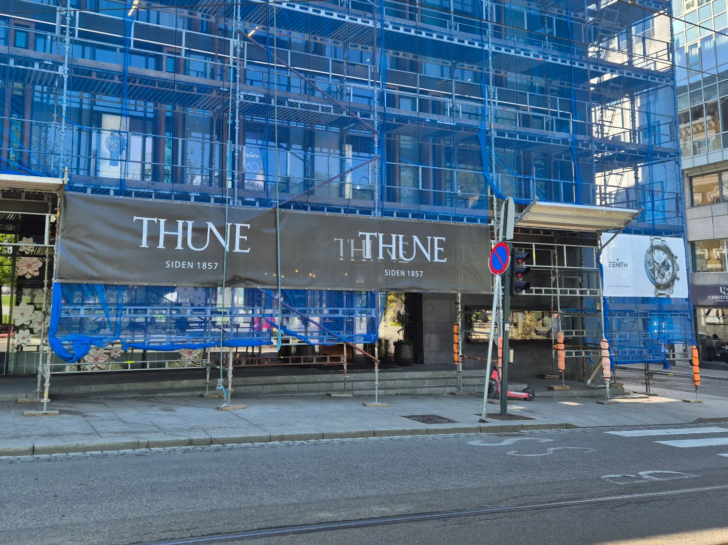 Fasadebanner Thune
