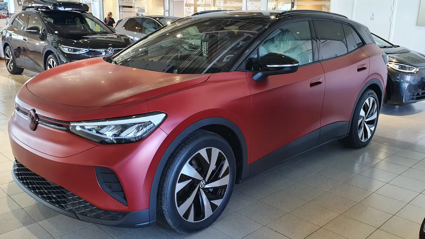 Matte metallic cherry