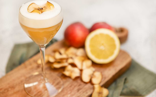 Calvados Sour cocktail pomme citron blanc d'oeuf