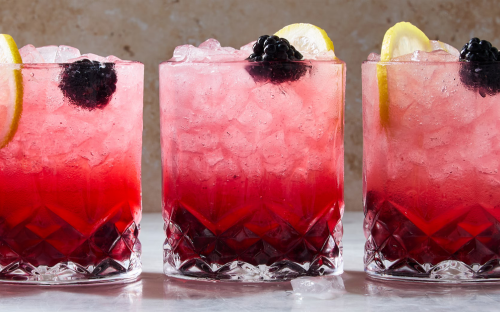 Bramble cocktail gin mûres citron fruits rouges