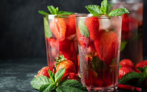 Mojito Fraise fruits rouges frais menthe rhum muddled