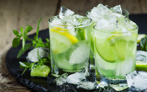 Caipirinha classique cachaca citron vert sucre canne bresil muddle pilonnage