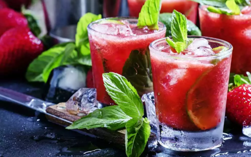 Caipirinha fraise fruit frais rouge bresilien variation tropicale