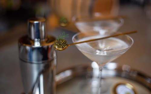 Cocktail spherification perles caviar alginate de sodium billes saveur moleculaire