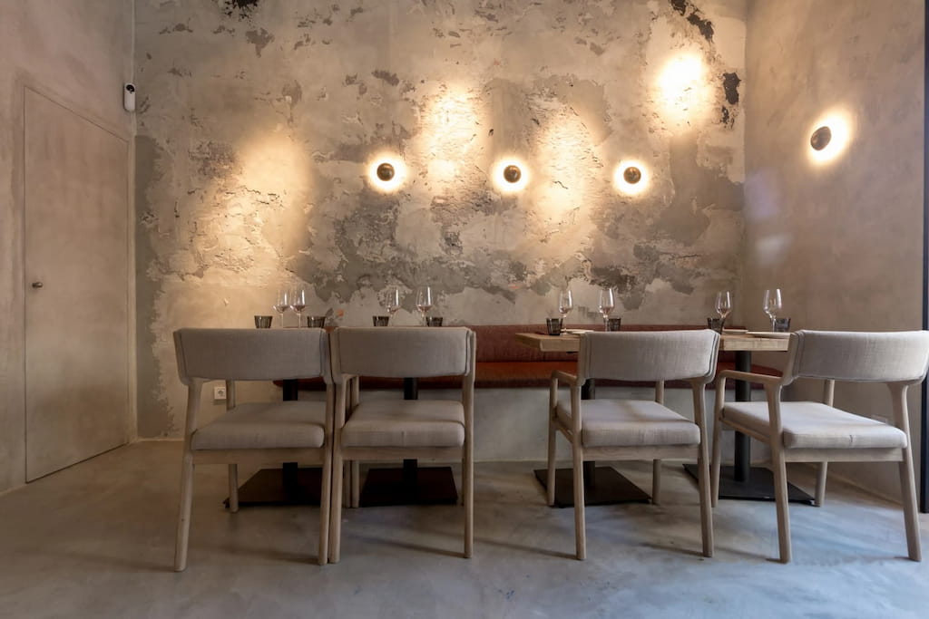grey microcement walls and floor in restaurant