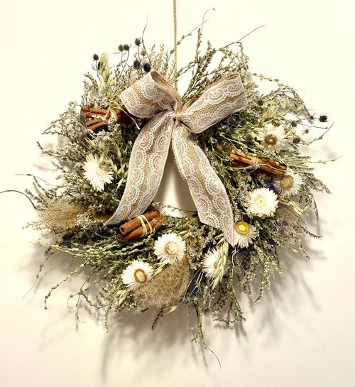 Zimowy wianek białe kocanki