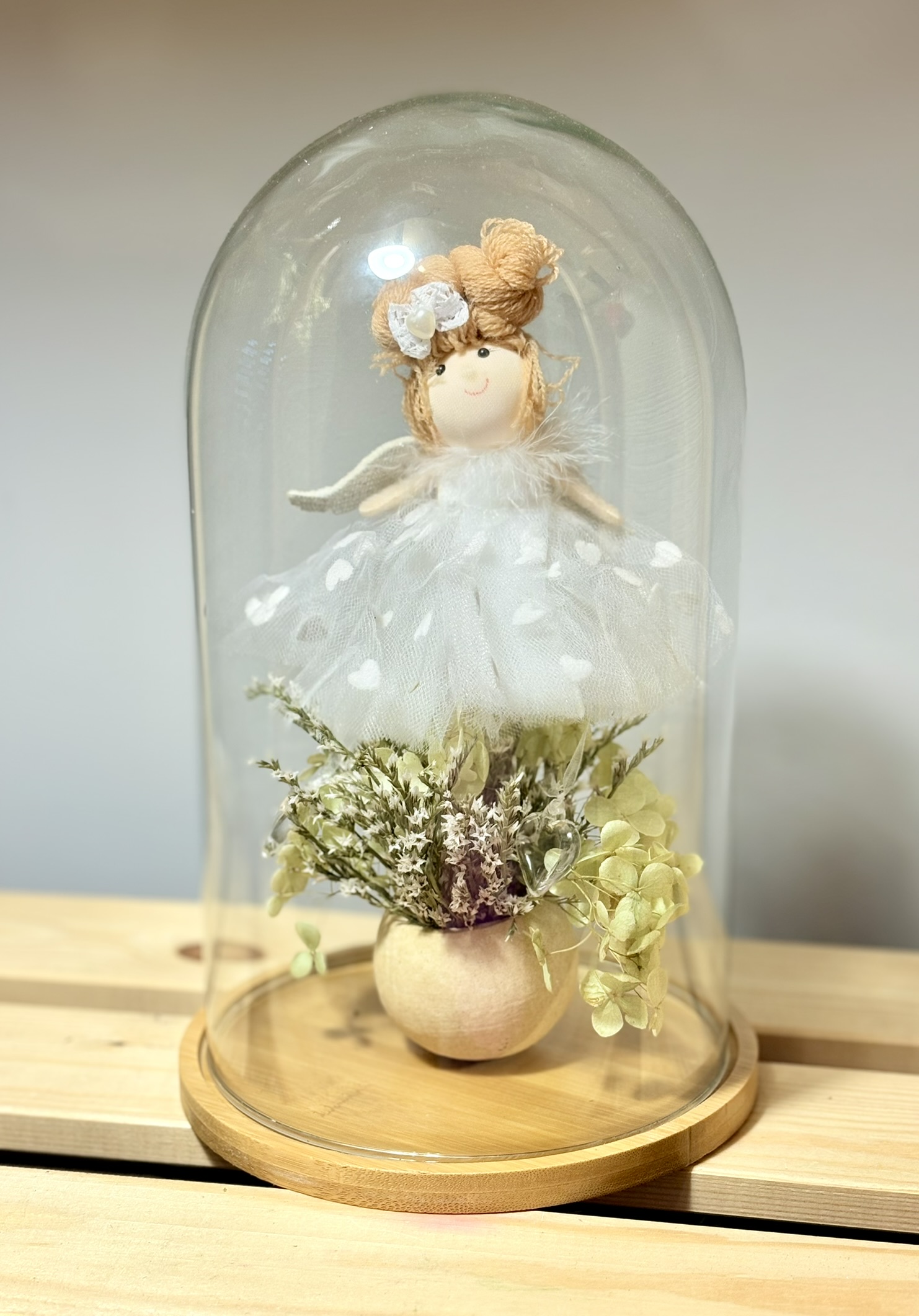 Szklany klosz biały aniołek