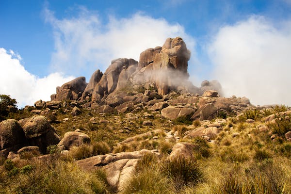 Explore as cachoeiras e trilhas em Minas Gerais