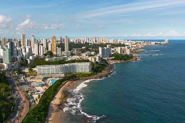 Onde surfar no Brasil? Veja 5 cidades!