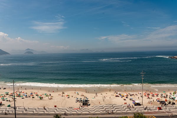 como aproveitar a praia de copacabana
