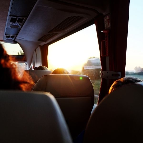 Posso planejar uma viagem de final de semana de ônibus?