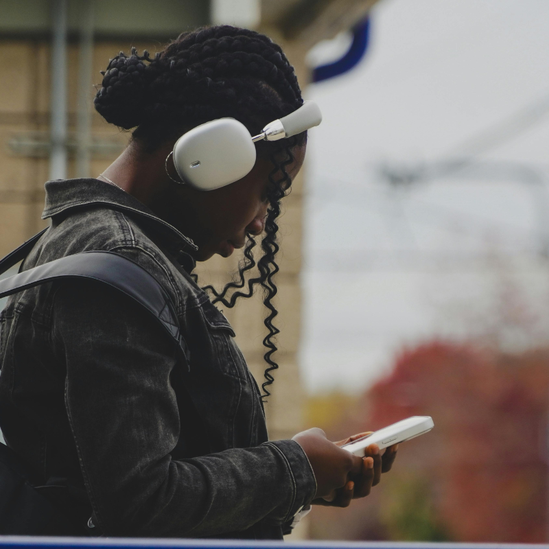 How to Effectively Promote Your Music Online (Independent Artist Guide 2026)