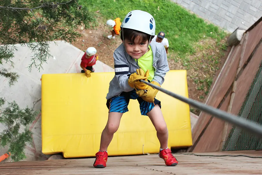Seguridad en campamentos de verano: checklist para padres