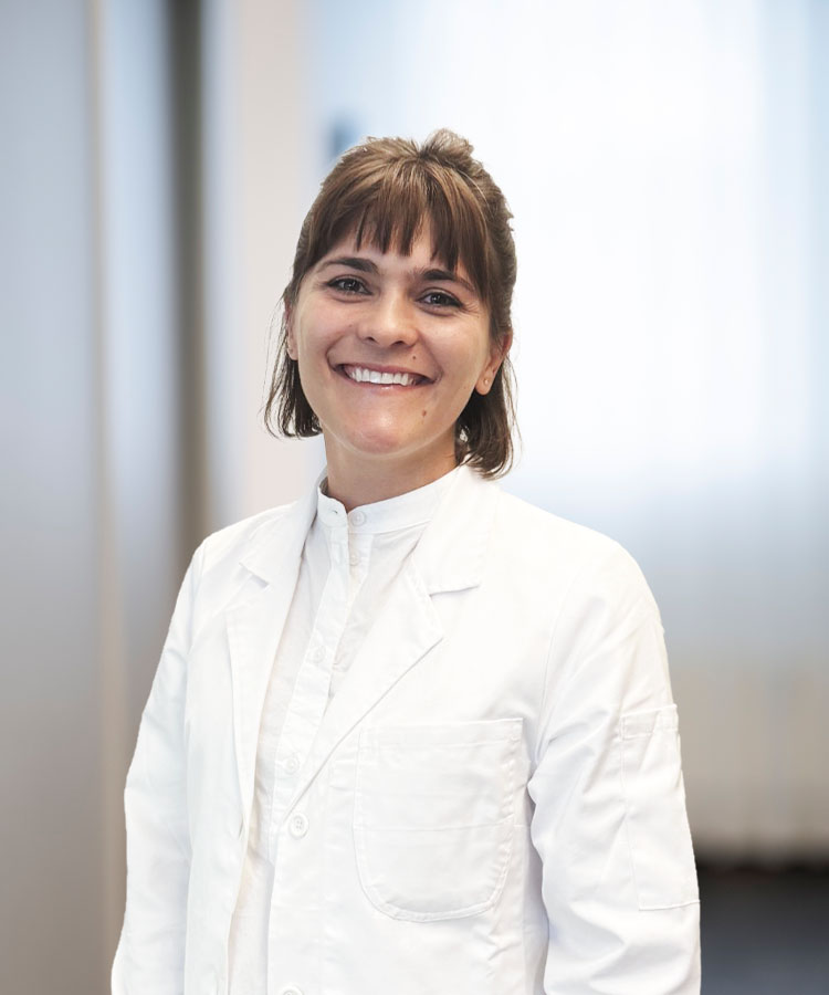 Porträtfoto von Laura Afara