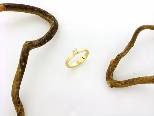 750/- Gelbgold Verlobungsring mit Brillant á 0.11ct 