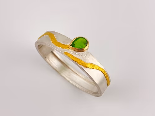 925/- Silber/ Feingold Armreif mit 7 Brillanten + 1 Peridot á 7,7ct