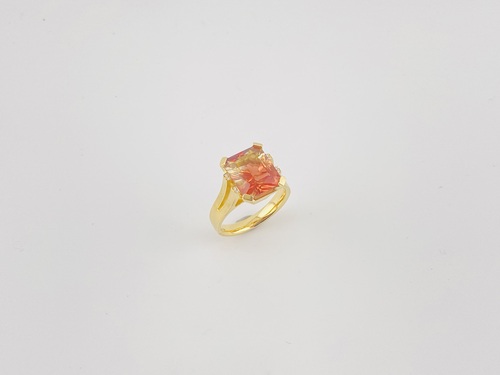 Ring mit Oregon Sunstone + 8 Brillanten 750/- Gelbgold