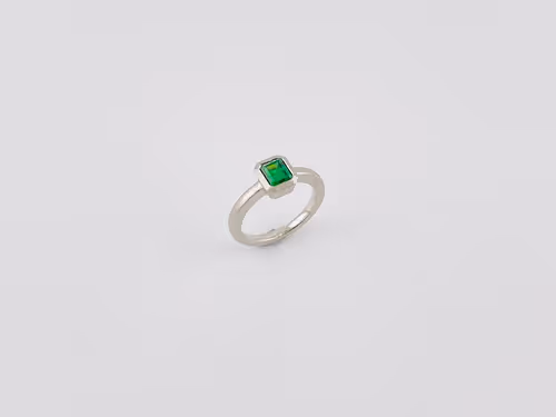 950/- Platin mit einem Tsavorit