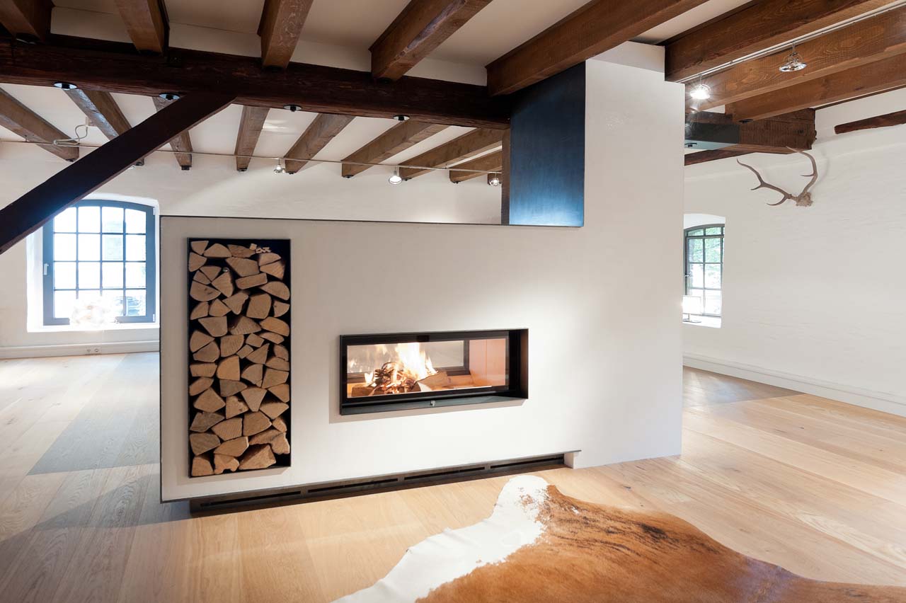 Warmluftkamin mit schneller Wärmeverteilung im Raum