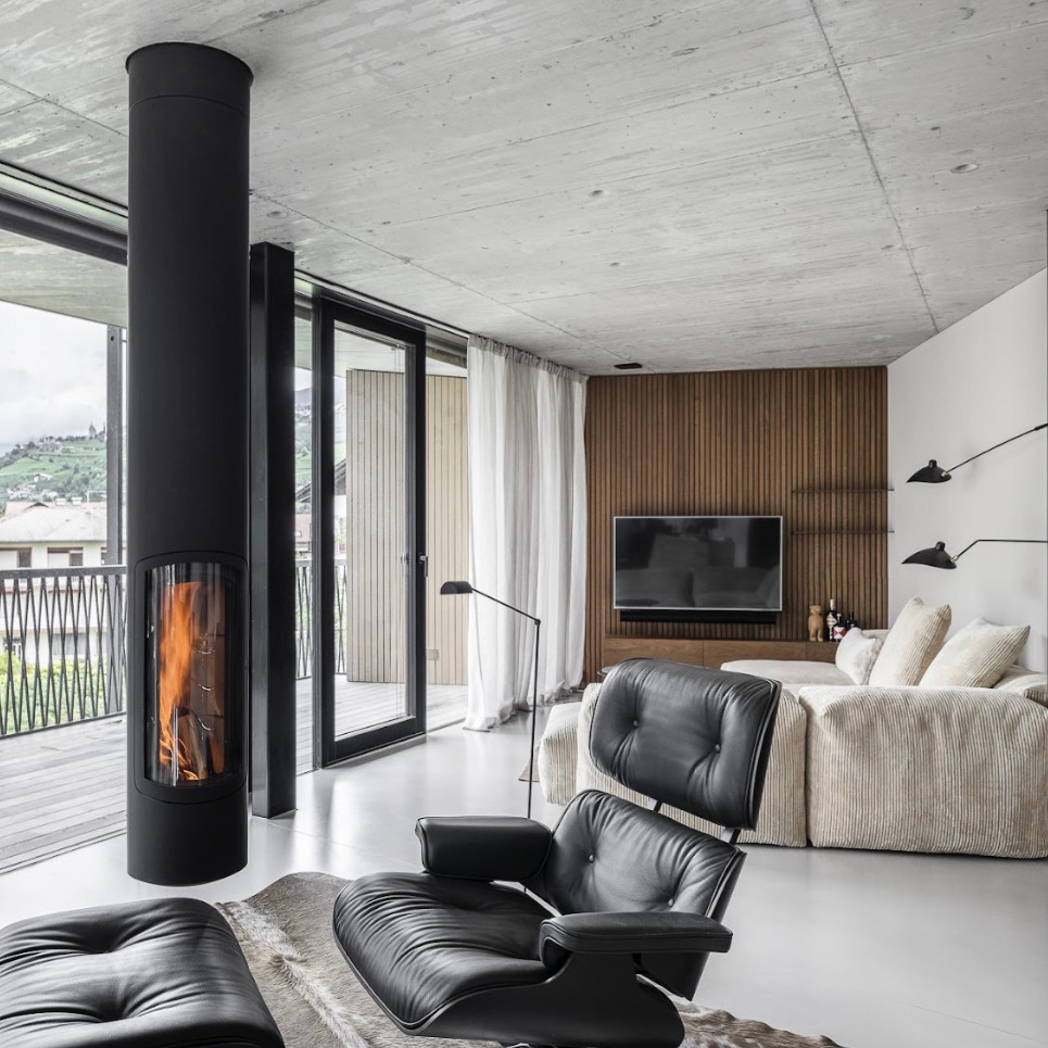 Hängender Kamin mit freischwebendem Design für moderne Wohnräume