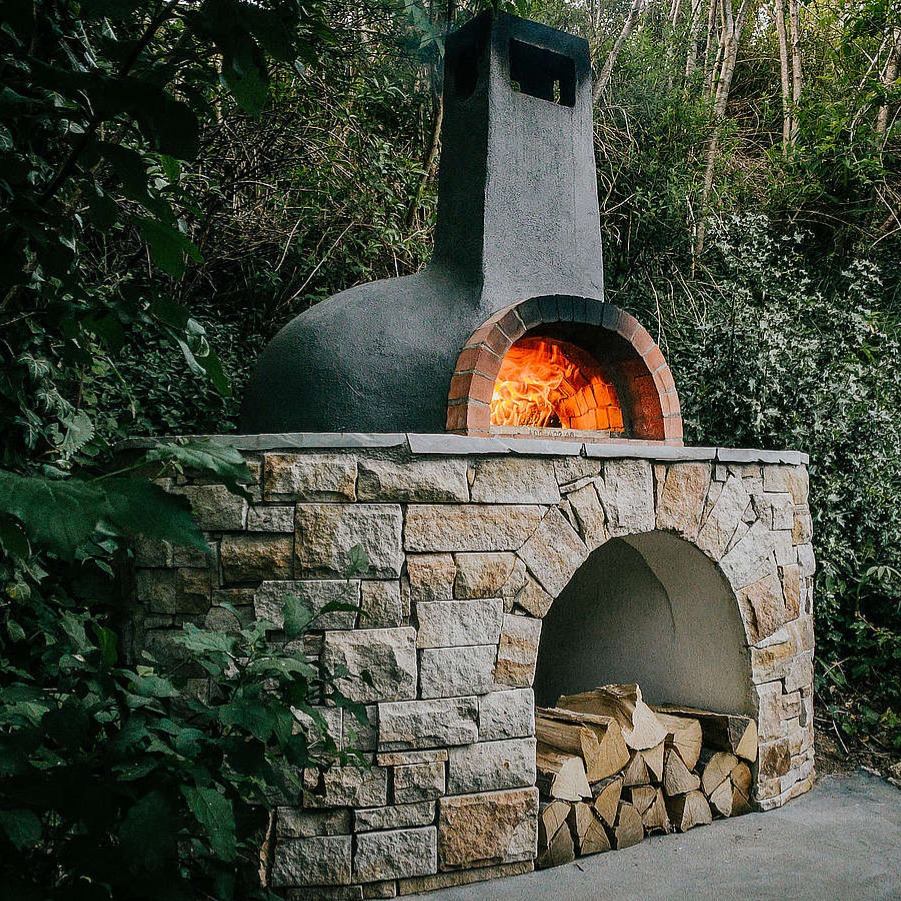Traditioneller Pizzaofen für den Außenbereich
