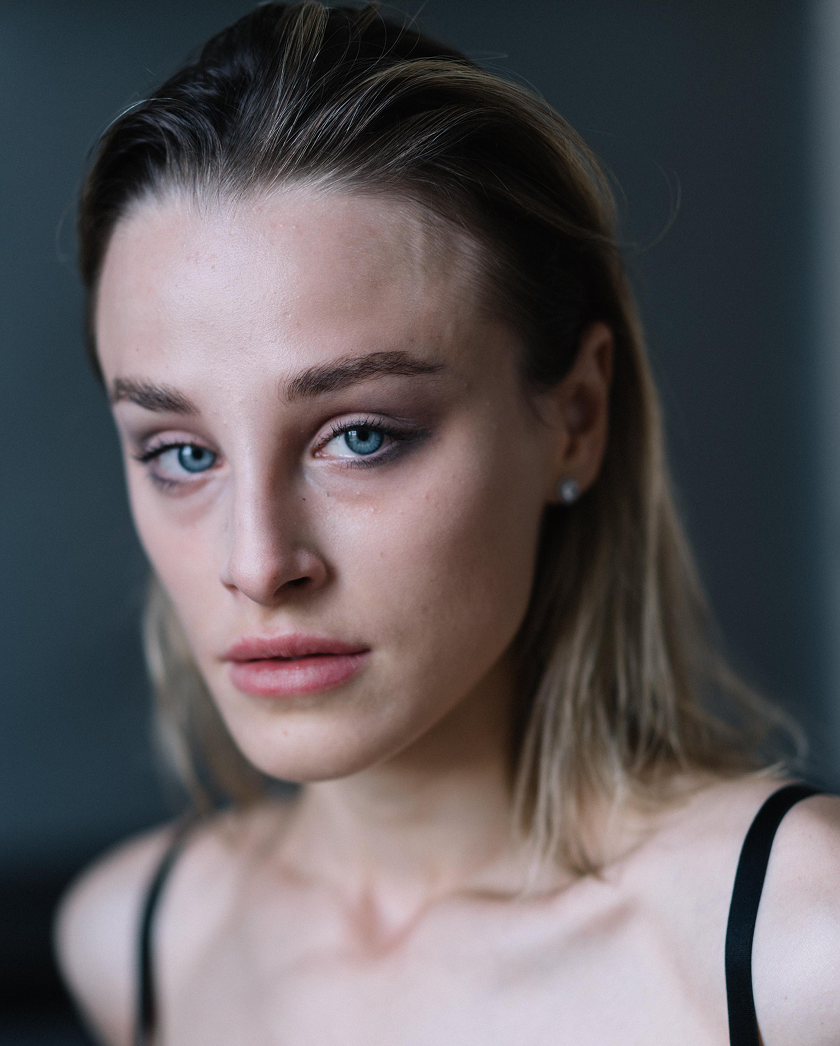 Female Photo Link to Actor Page