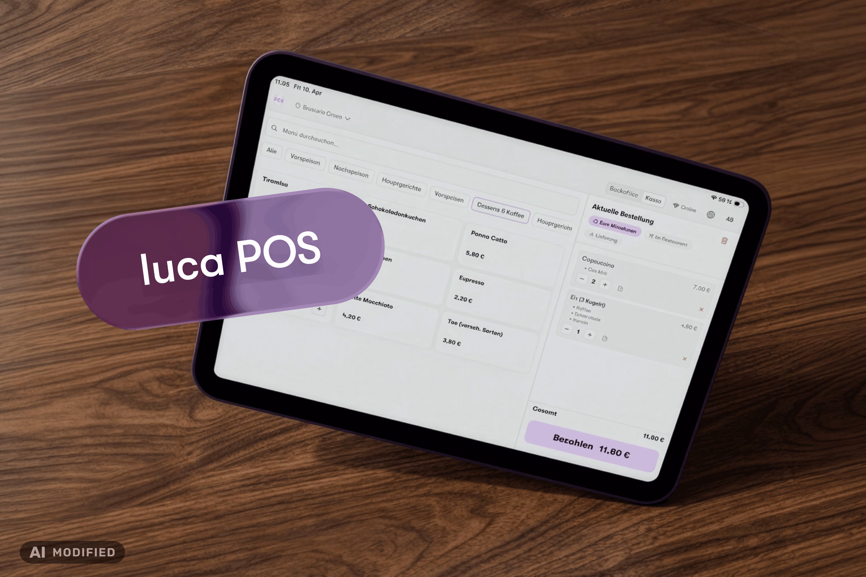 Tablet mit luca POS Kassensystem zeigt Menü und Bestellung auf Holztisch.