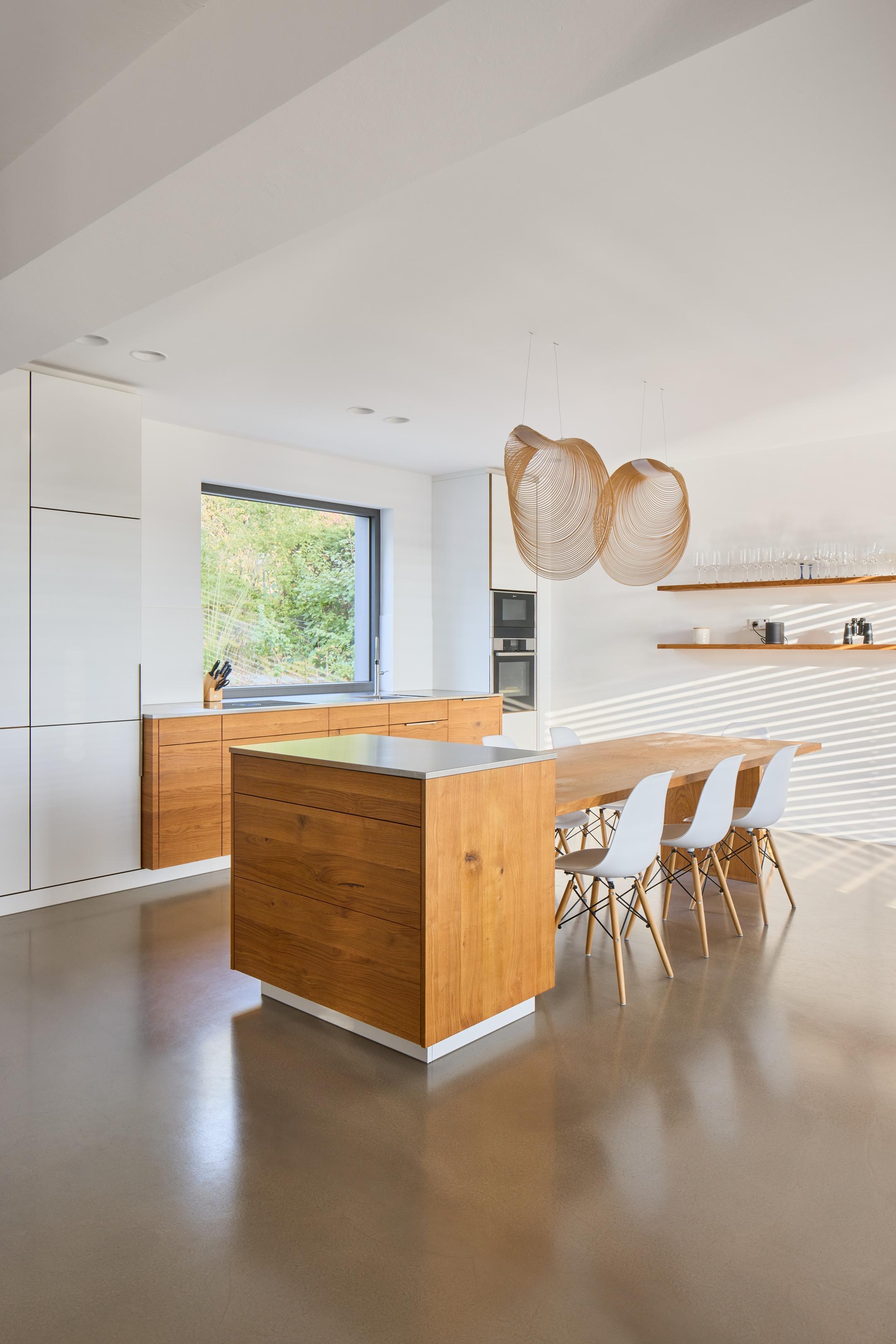 there is a kitchen with a table and chairs in it