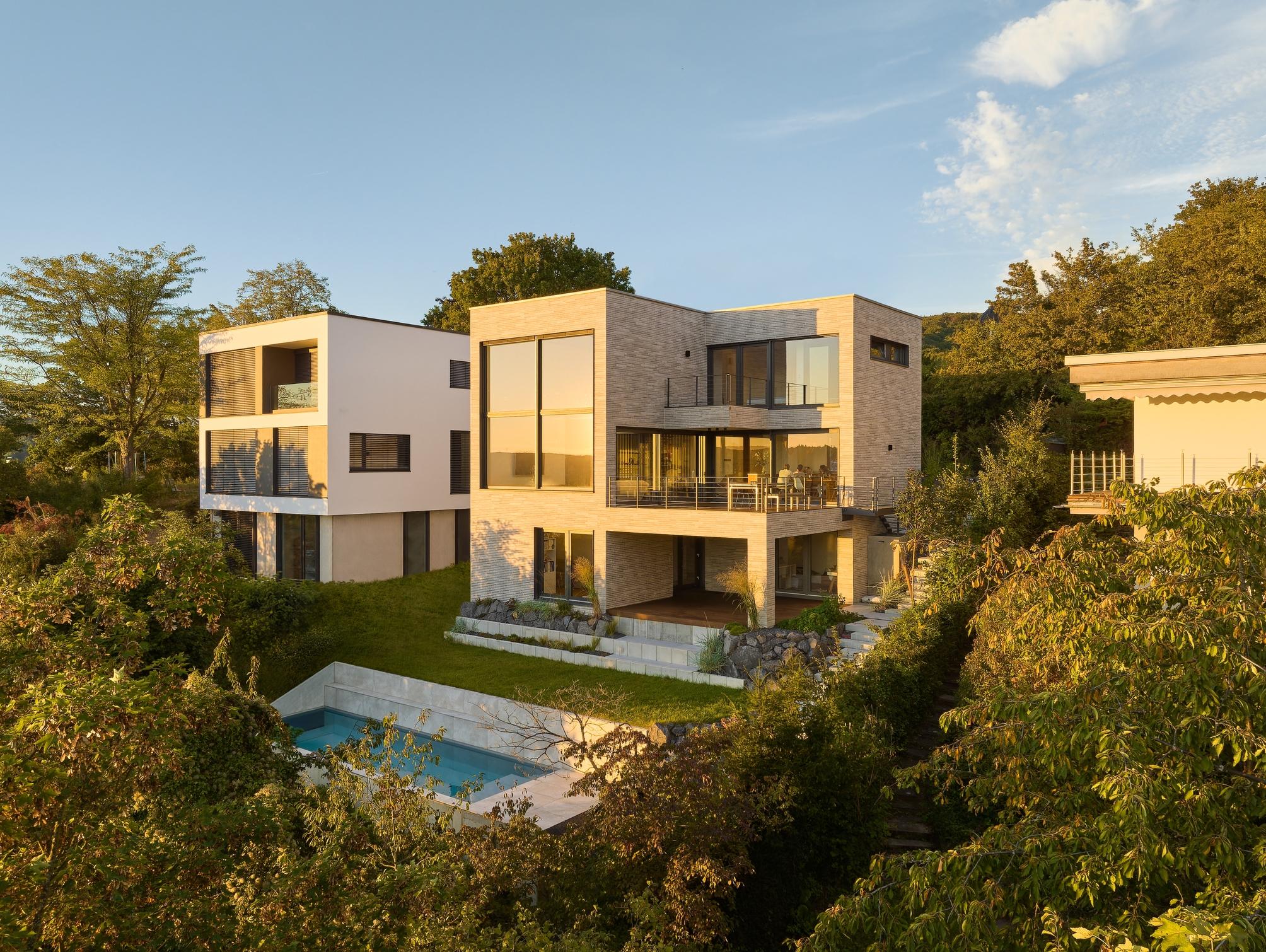 view at a modern house in the evening with a pool in the garden