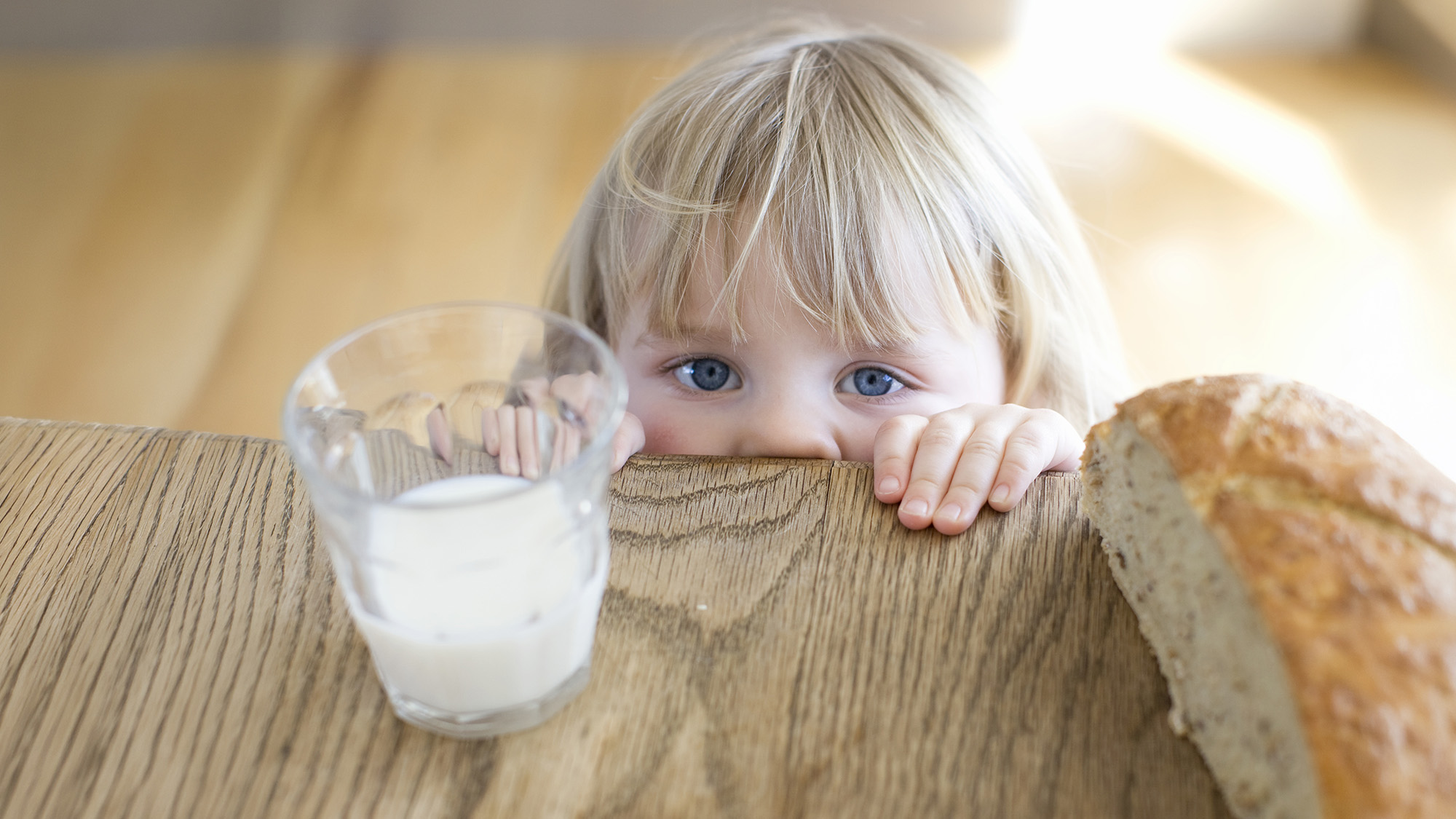 Barn er svært sensitive for endringer hos voksne, og merker raskt når tryggheten rundt dem påvirkes – derfor må også barnehager ta rus- og avhengighetsproblematikk på alvor. Foto: GettyImages