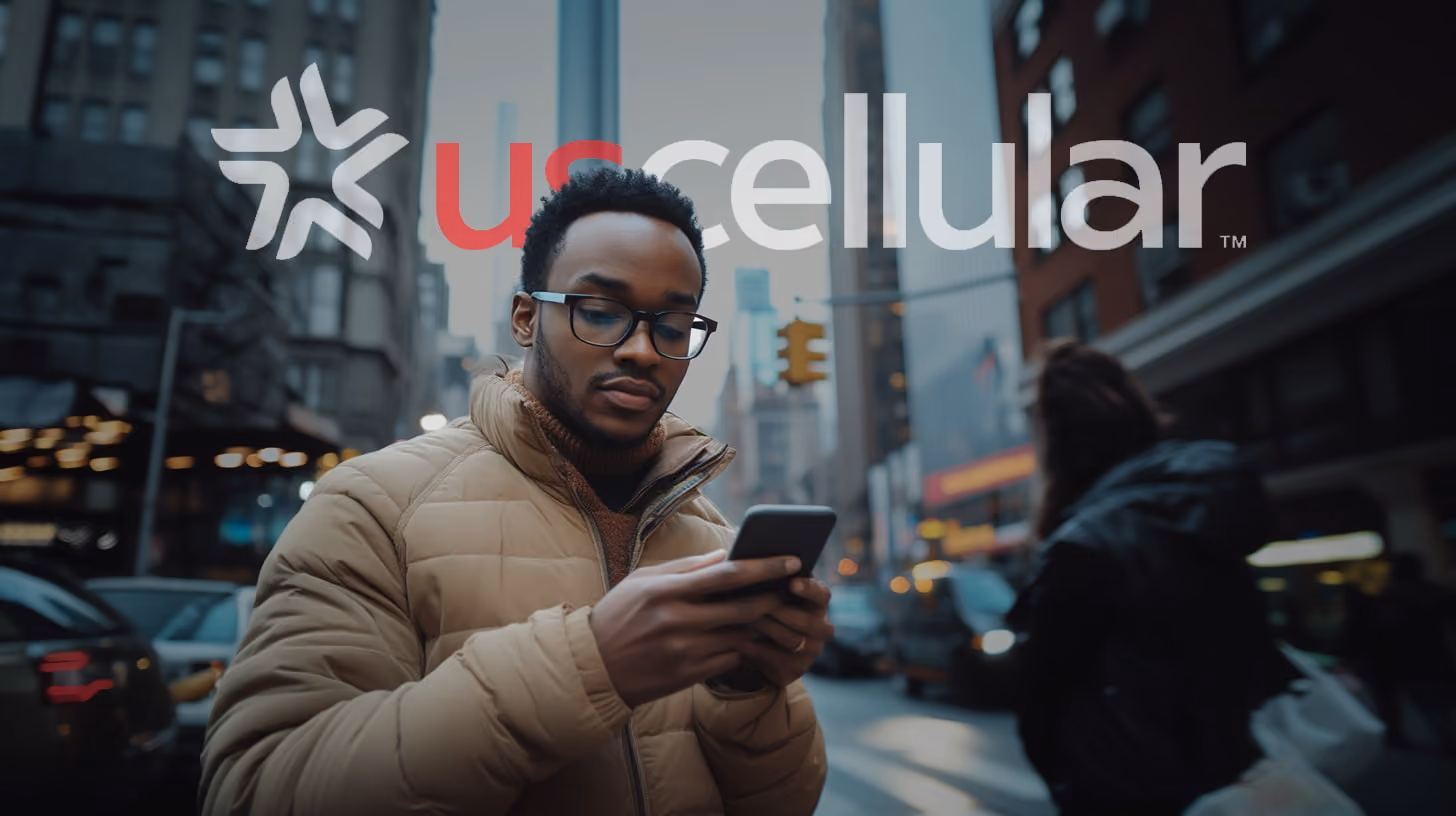 A person holding a smartphone with US Cellular logo on the screen