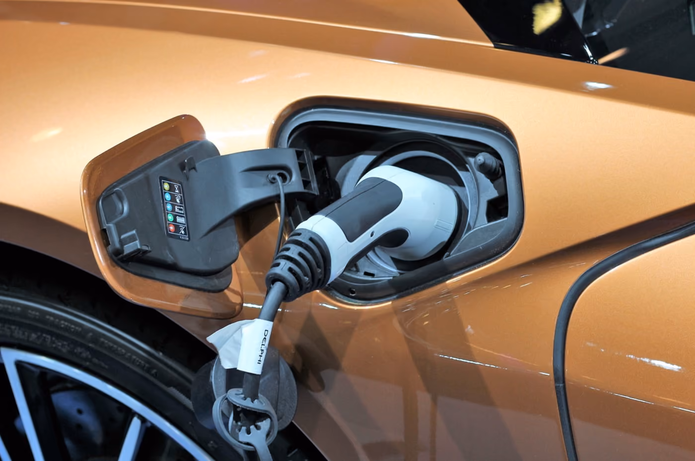 car-bmw-i8-roadster-battery-charging