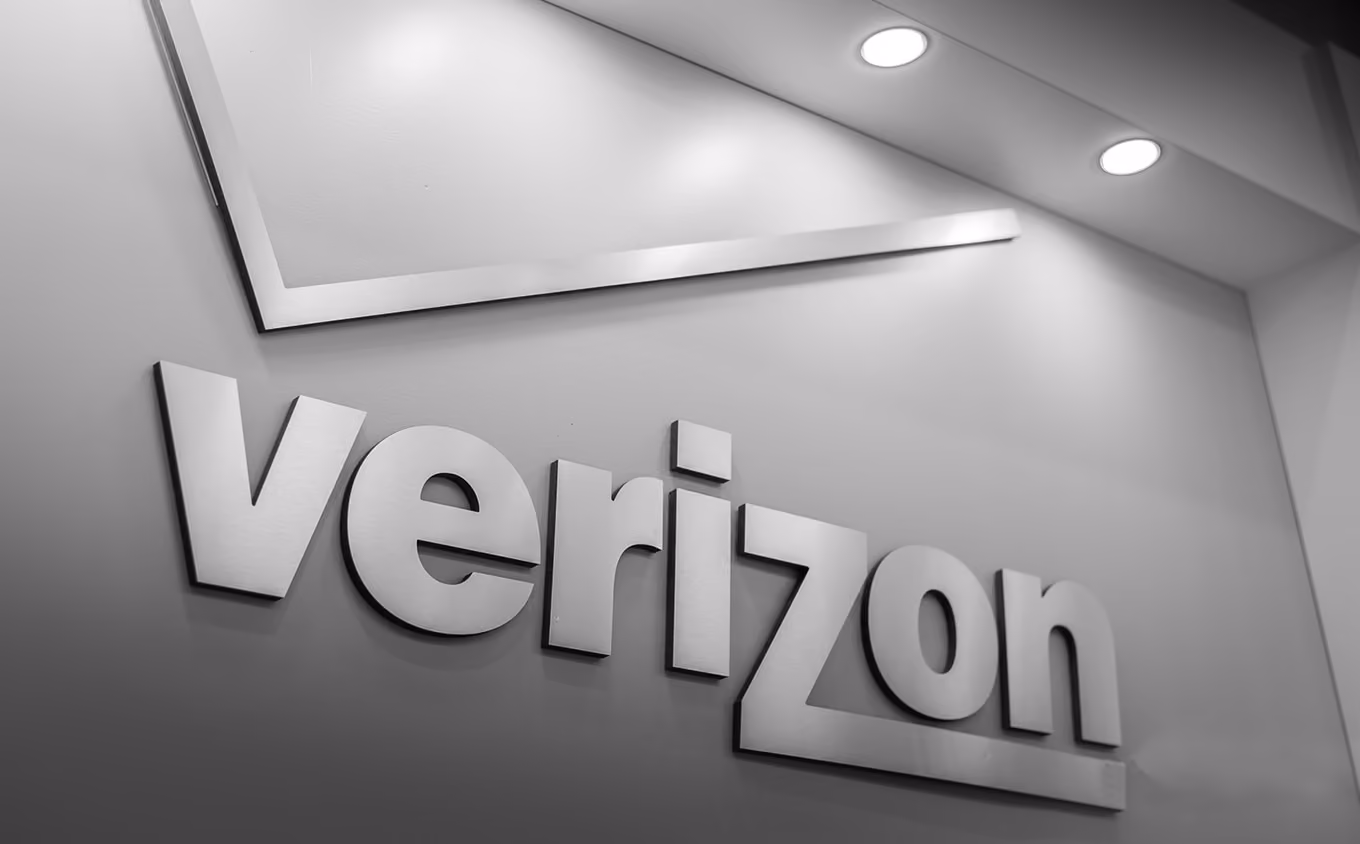 A big wall with Verizon logo on it