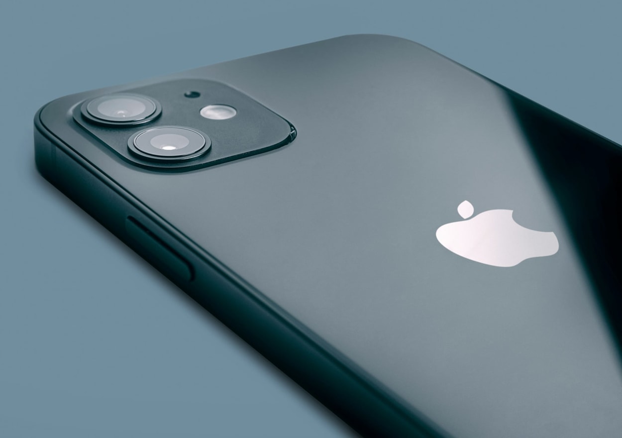 silver-iphone-6-on-blue-surface