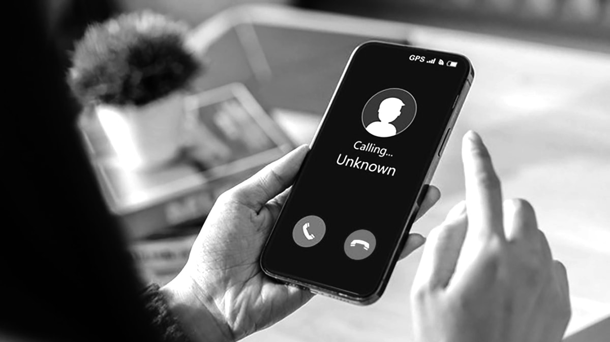Infographic illustrating strategies for leveraging call centers to boost business growth and customer engagement.