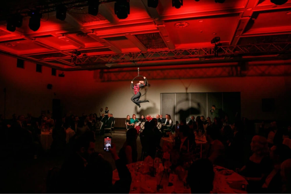takmičenje u vuči kolica kao aktivnost na team buildingu
