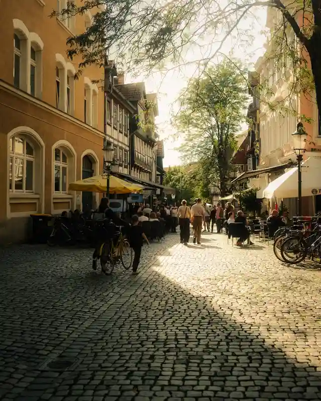 Einkaufsgasse im Magniviertel in Braunschweig bei Tag