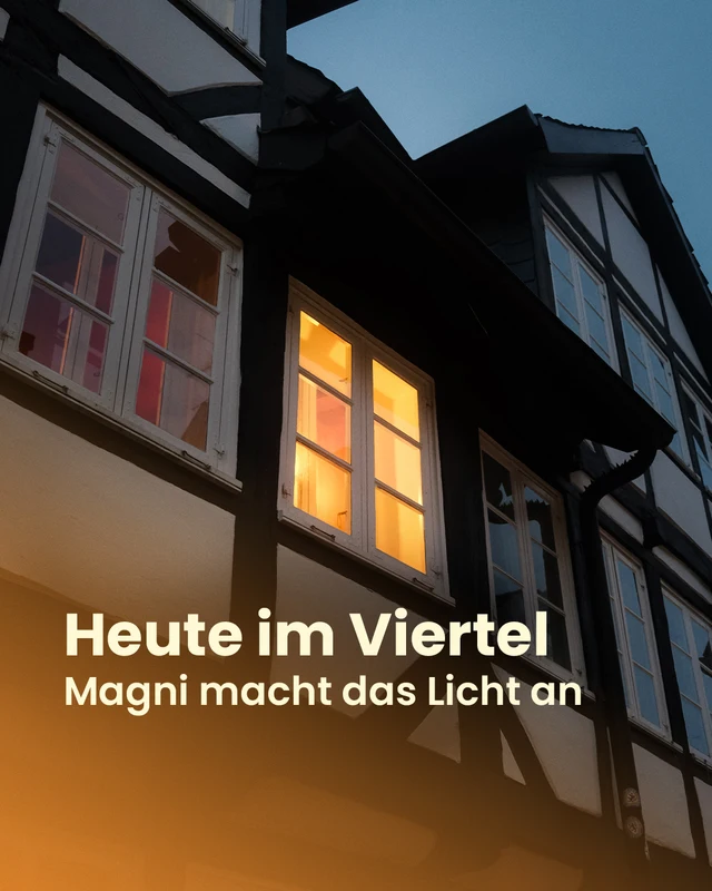 Fachwerkhaus mit erleuchtetem Fenster