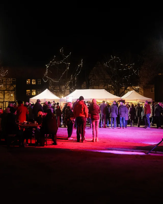 Menschen auf Marktplatz