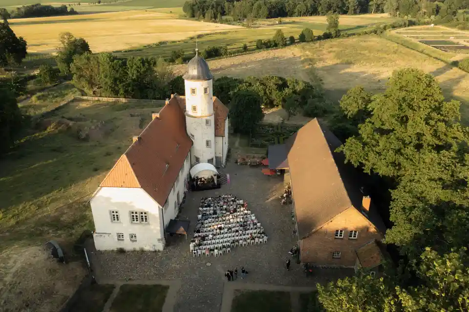 Luftaufnahme eines Veranstaltungsortes beim Unser Aller Festival