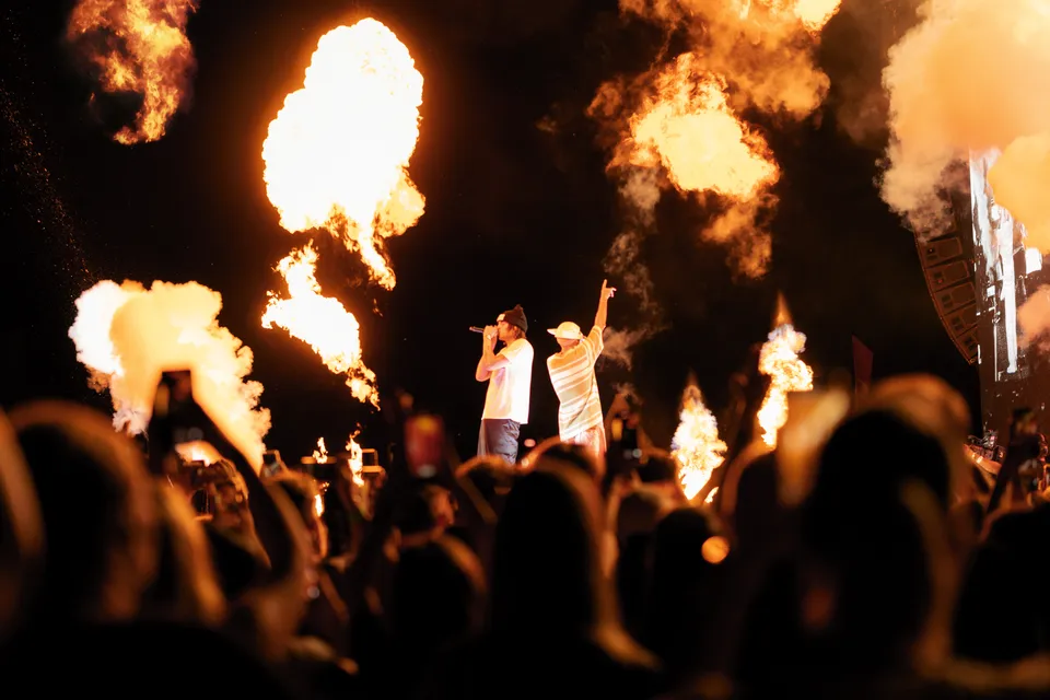Musiker Cro und Badchieff bei einem Open Air Konzert in Braunschweig