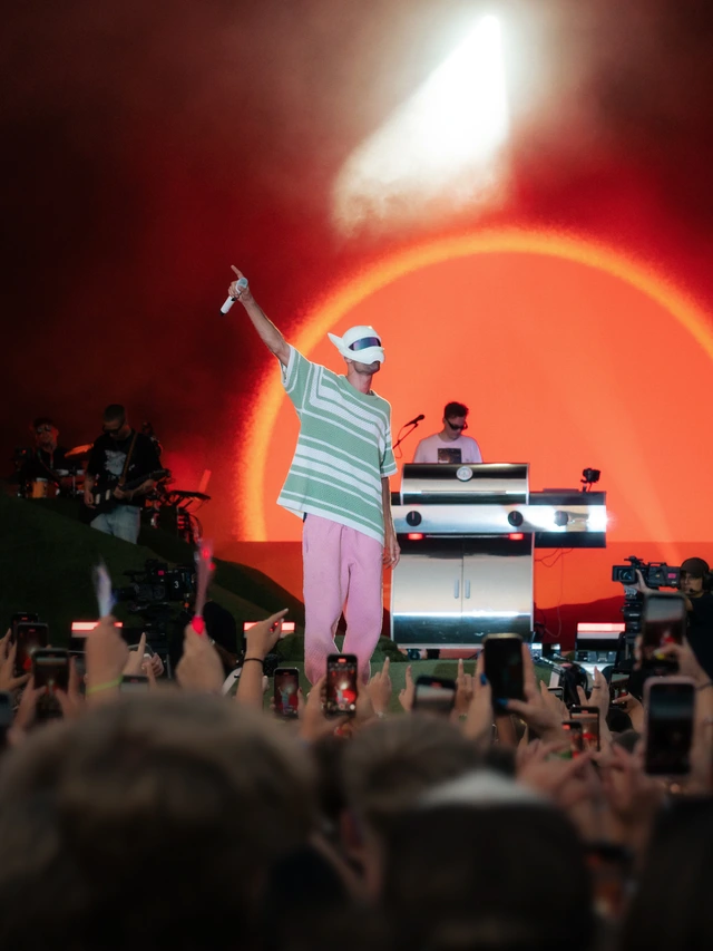 Musiker Cro bei einem Open Air Konzert in Braunschweig